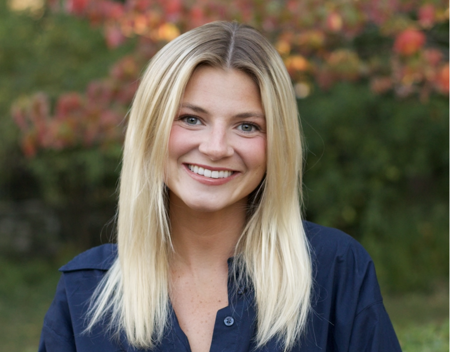 Anna Peters Headshot