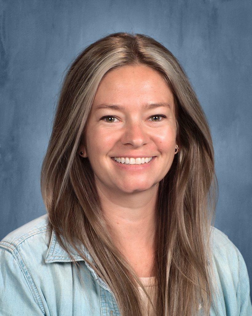 Elizabeth Hoff Headshot