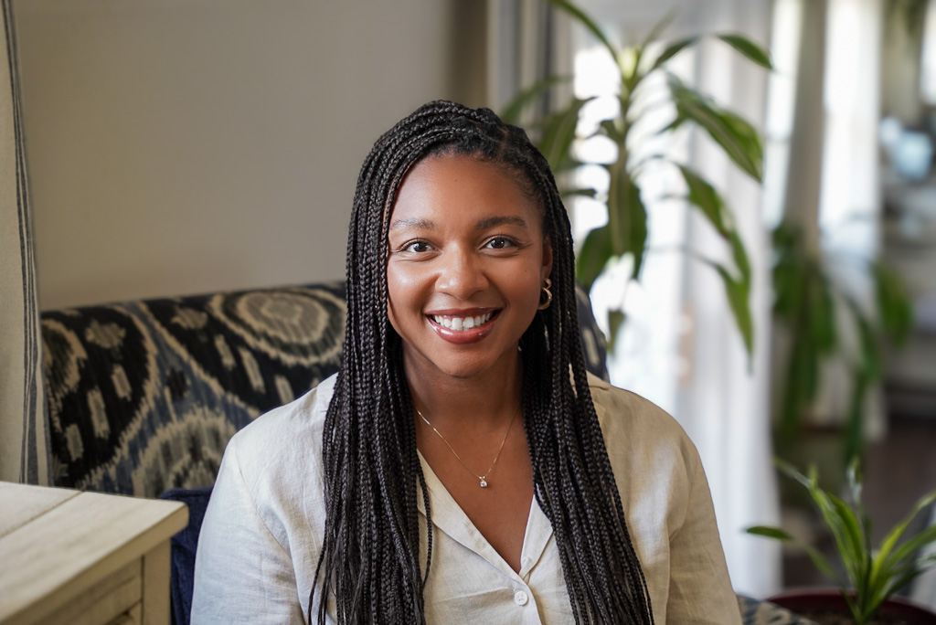 Desirae Osley Headshot