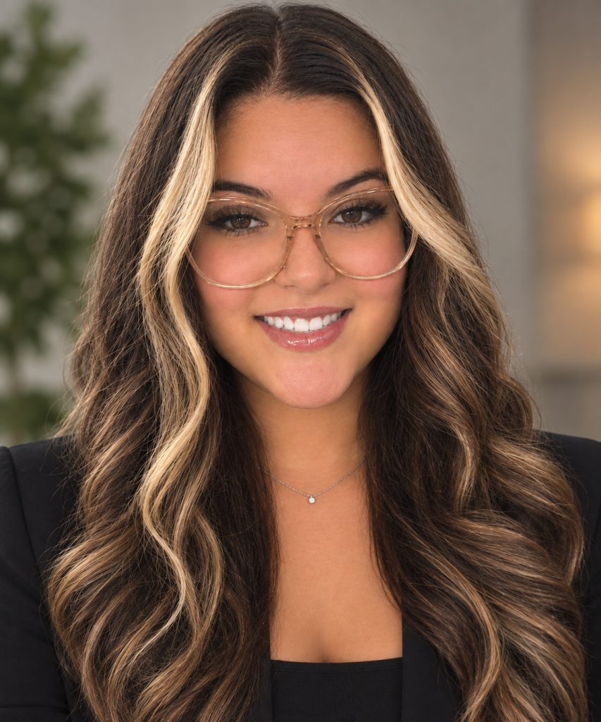Alexis Holt Headshot